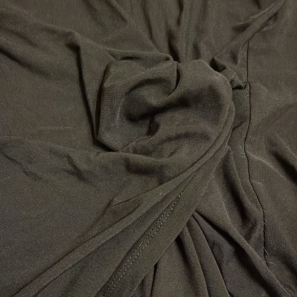 Tahari women’s medium wrap style sleeveless blouse size women’s medium - Picture 2 of 4